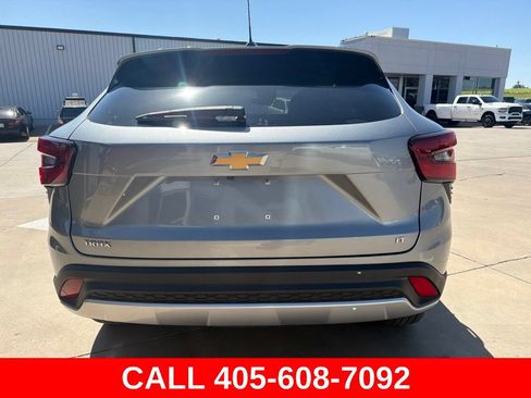 Used 2026 Chevrolet Trax LT w/ LT Convenience Package FWD image 4