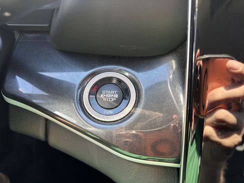 Used 2021 Jeep Grand Cherokee L Laredo w/ Luxury Tech Group I image 17