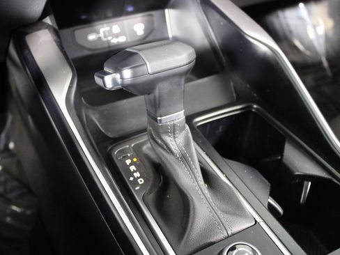 Used 2025 Kia Sorento LX image 19