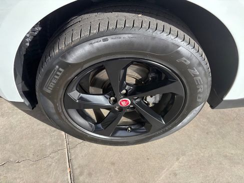 Used 2019 Jaguar F-PACE Premium image 48