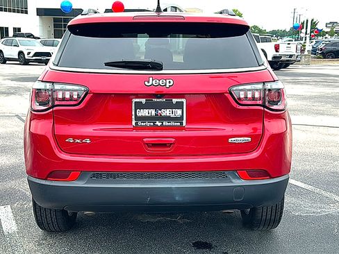 Used 2025 Jeep Compass Latitude w/ Sun & Sound Group AWD/4WD image 7