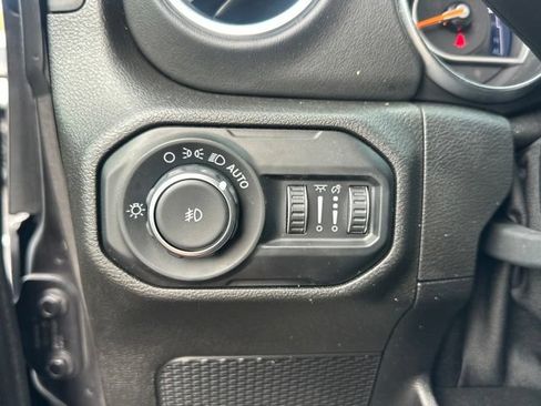 Used 2020 Jeep Wrangler Unlimited Sahara AWD/4WD image 11