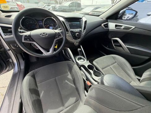 Used 2016 Hyundai Veloster FWD image 9