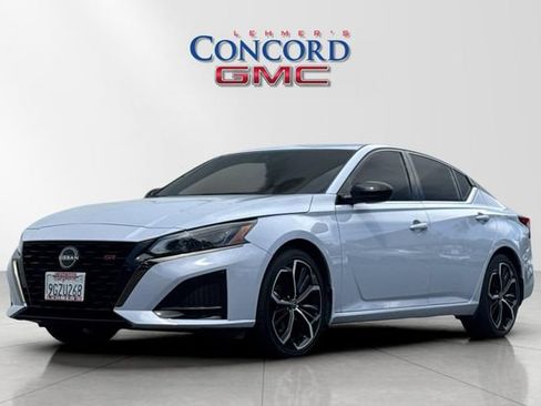 Used 2023 Nissan Altima 2.5 SR w/ SR Premium Package FWD image 8