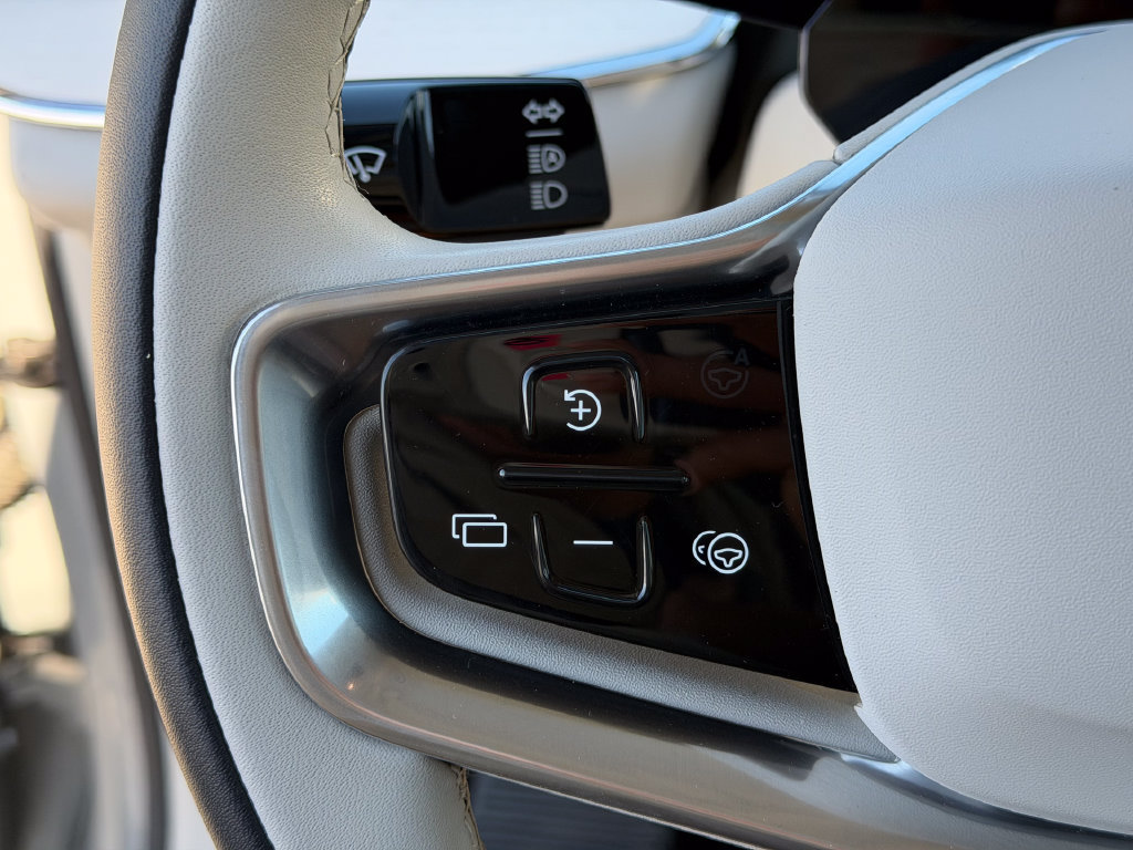 Certified 2025 Volvo EX90 Ultra AWD/4WD image 29
