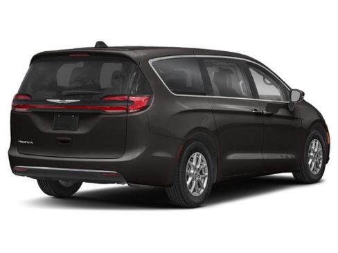 Certified 2023 Chrysler Pacifica Touring-L image 3