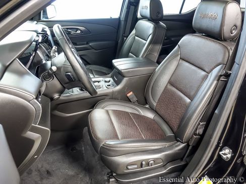 Used 2023 Chevrolet Traverse High Country AWD/4WD image 9