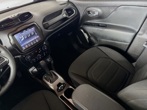 Used 2022 Jeep Renegade Latitude AWD/4WD image 27