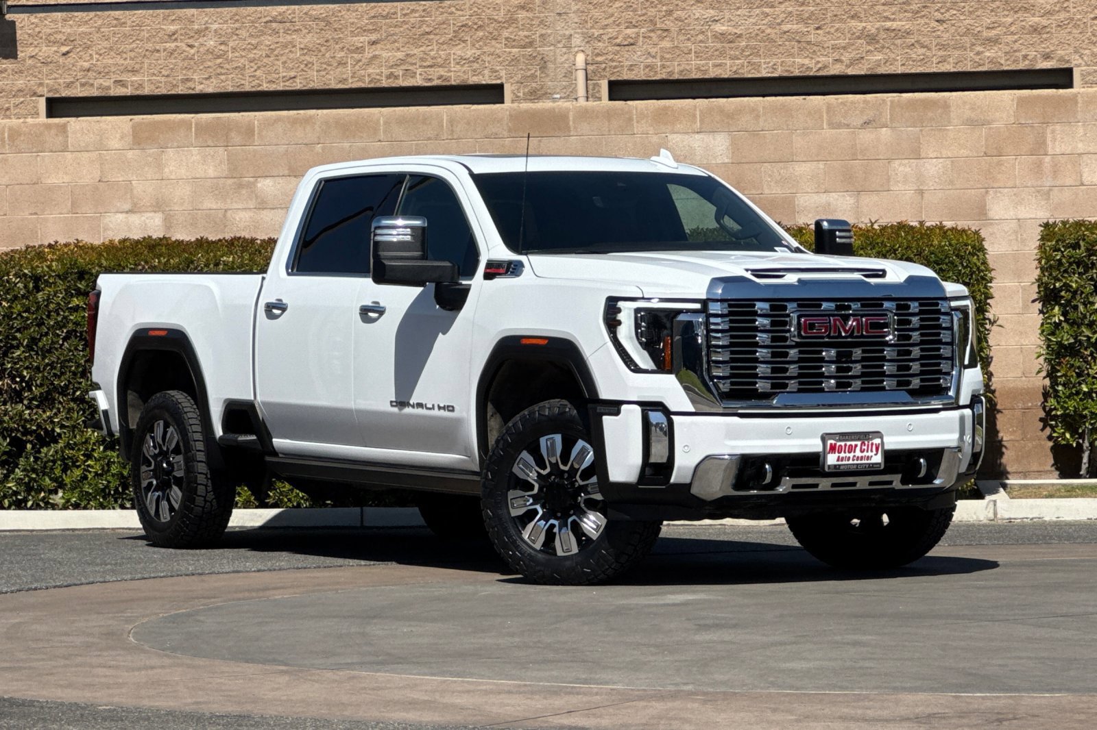 Used 2024 GMC Sierra 2500 Denali w/ Denali Reserve Package AWD/4WD image 2