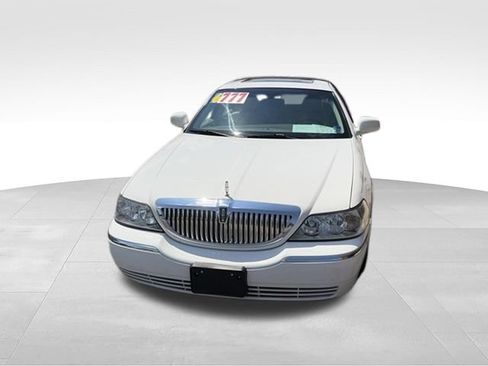 Used 2004 Lincoln Town Car Ultimate RWD image 36