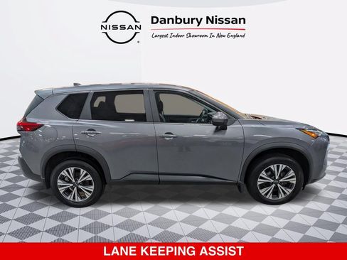 Used 2023 Nissan Rogue SV AWD/4WD image 2