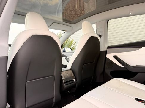 Used 2026 Tesla Model Y 2WD image 16