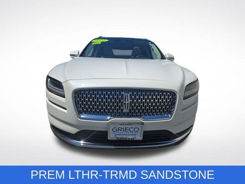 Used 2022 Lincoln Nautilus Reserve AWD/4WD image 2