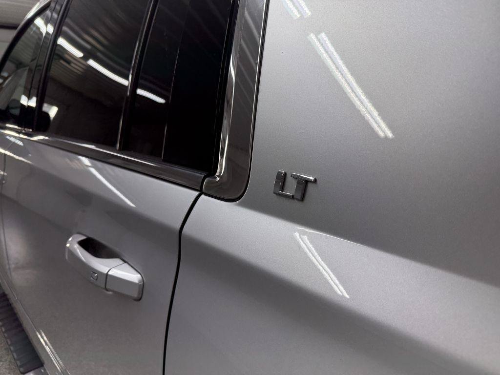 Used 2017 Chevrolet Suburban LT w/ LT Signature Package AWD/4WD image 9