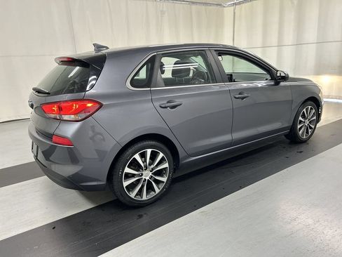 Used 2018 Hyundai Elantra GT FWD image 2