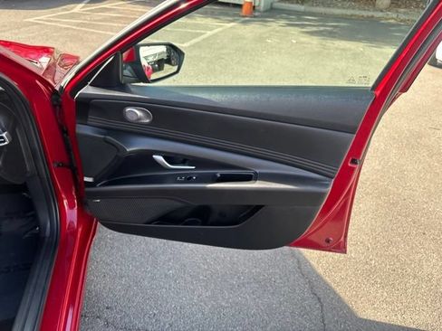 Used 2023 Hyundai Elantra Limited FWD image 40