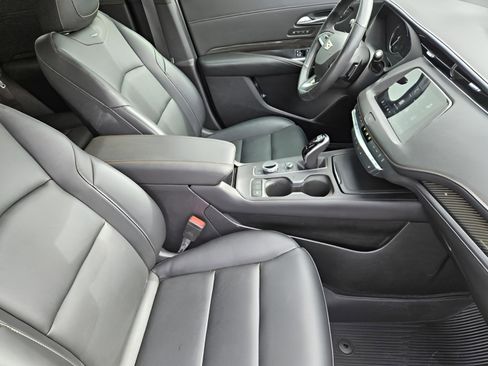 Used 2022 Cadillac XT4 Sport w/ Enhanced Visibility Package FWD image 10
