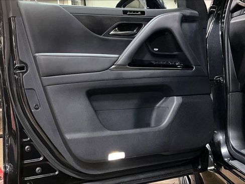 Used 2025 Lexus LX 600 4WD w/ Luxury Package image 20