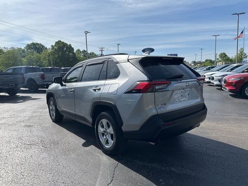 Used 2019 Toyota RAV4 XLE FWD image 5