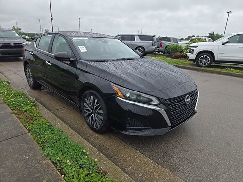 Used 2023 Nissan Altima 2.5 SV AWD/4WD image 2