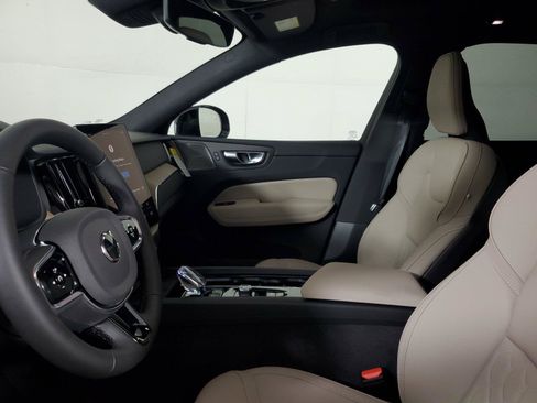 New 2027 Volvo XC60 B5 Plus AWD/4WD image 22