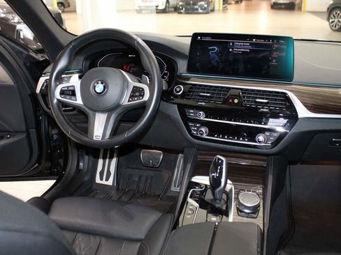 Used 2021 BMW 530e 530e w/ M Sport Package image 18