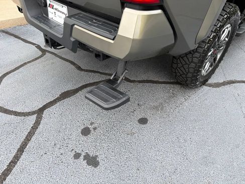 Used 2025 Toyota Tacoma TRD Sport RWD image 11