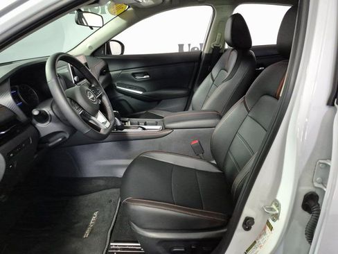 Used 2024 Nissan Sentra SR w/ SR Premium Package image 9