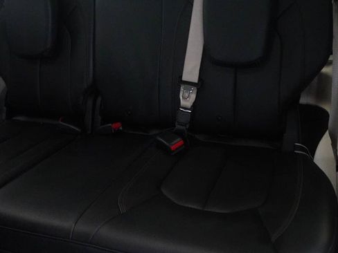 Used 2019 Chrysler Pacifica Touring-L Plus FWD image 6
