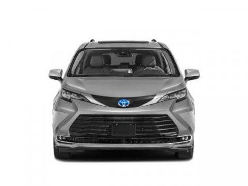 Certified 2024 Toyota Sienna XLE image 4