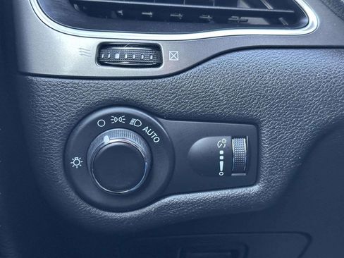 Used 2020 Jeep Cherokee Latitude FWD image 33