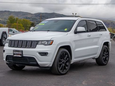 Used 2018 Jeep Grand Cherokee Altitude image 35