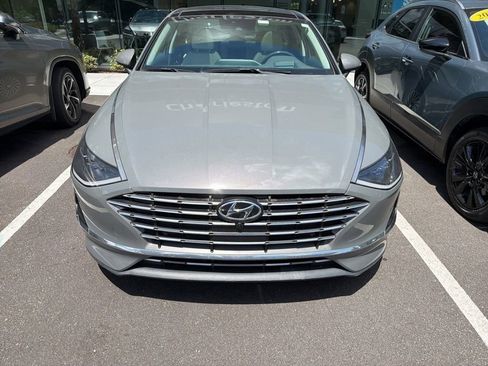 Used 2023 Hyundai Sonata Limited w/ Cargo Package FWD image 2