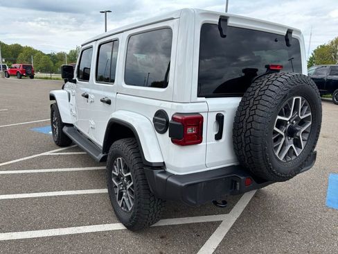 Used 2024 Jeep Wrangler Unlimited Sahara w/ Technology Group AWD/4WD image 7