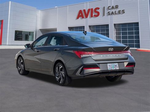 Used 2025 Hyundai Elantra SEL image 9