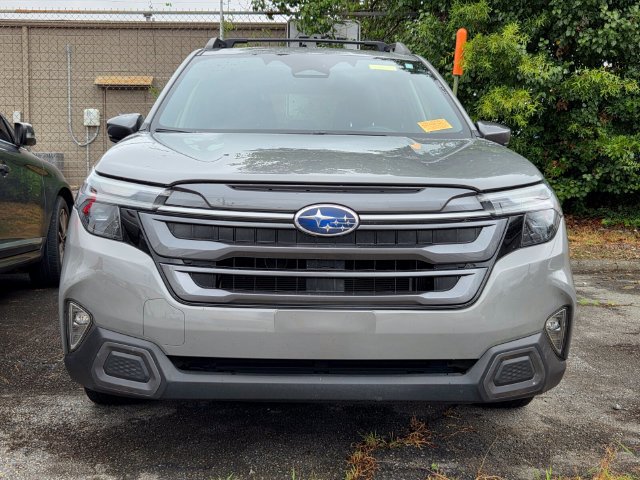 Used 2025 Subaru Forester Limited AWD/4WD image 2