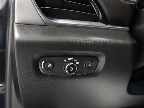 Used 2019 Chevrolet Traverse LT w/ LPO, Blackout Package AWD/4WD image 13