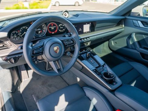 Used 2024 Porsche 911 Carrera RWD image 4