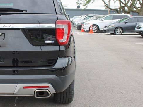 Used 2017 Ford Explorer Platinum image 52
