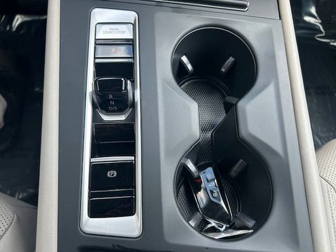 Used 2024 Volkswagen Atlas SE image 23