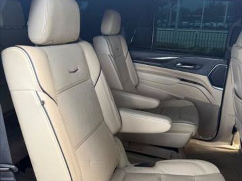 Used 2023 Cadillac Escalade Premium Luxury w/ Performance Package AWD/4WD image 18