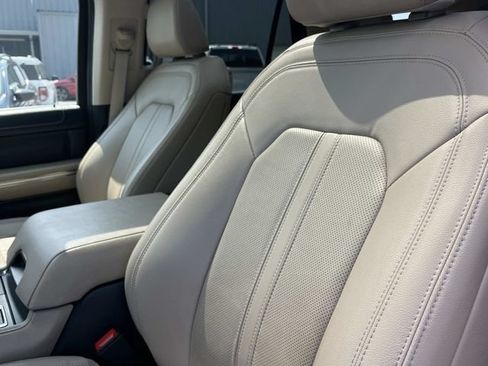 Used 2023 Ford Expedition Limited AWD/4WD image 35