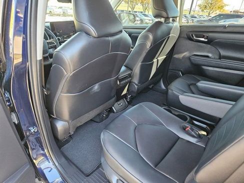 Used 2024 Toyota Highlander LE image 10