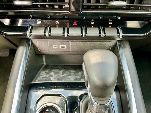 Used 2024 GMC Canyon AT4 w/ Technology Package AWD/4WD image 35