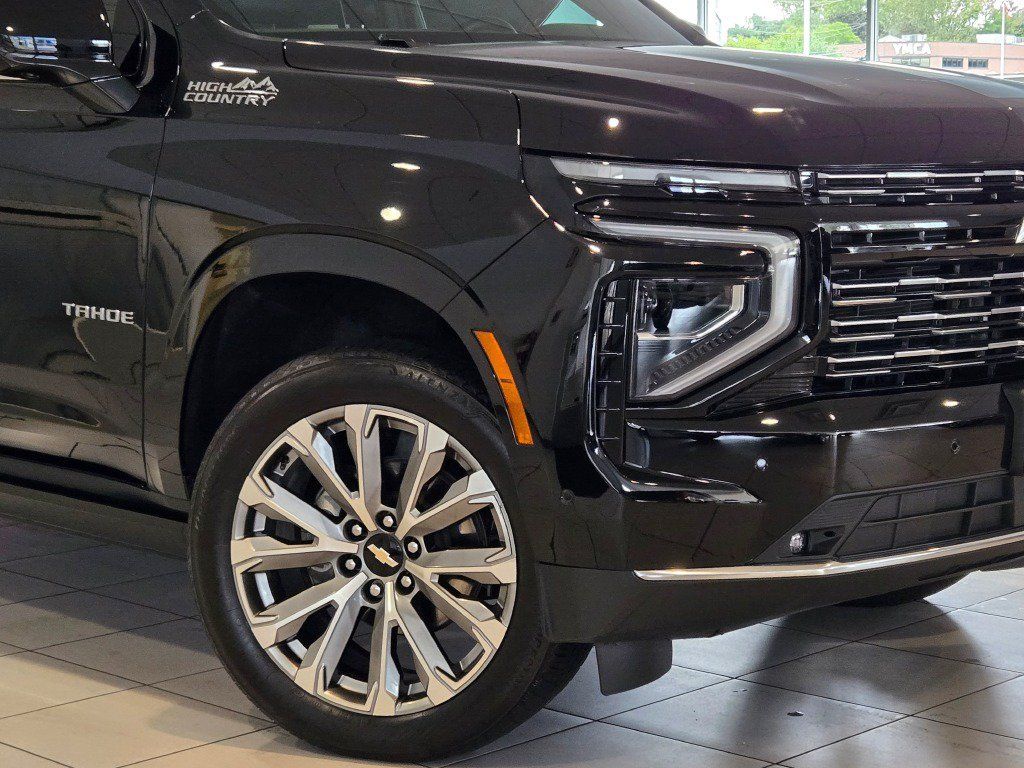 Used 2025 Chevrolet Tahoe High Country RWD image 2