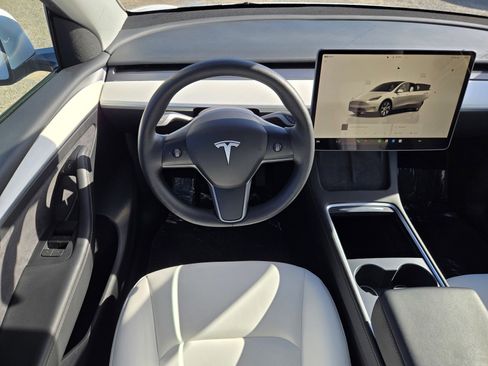 Used 2023 Tesla Model Y Long Range image 13