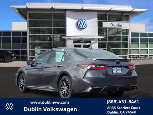 Used 2023 Toyota Camry SE image 6