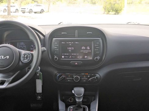 Used 2022 Kia Soul LX FWD image 19