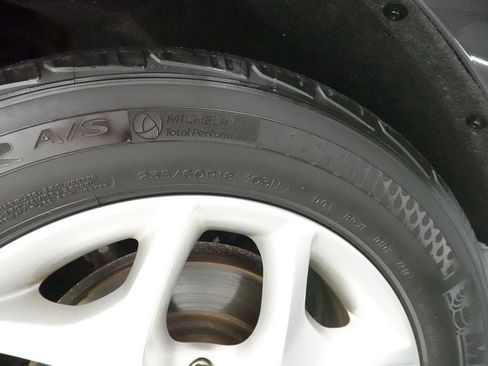 Used 2020 Chrysler Pacifica Touring-L Plus w/ Tire & Wheel Group FWD image 32
