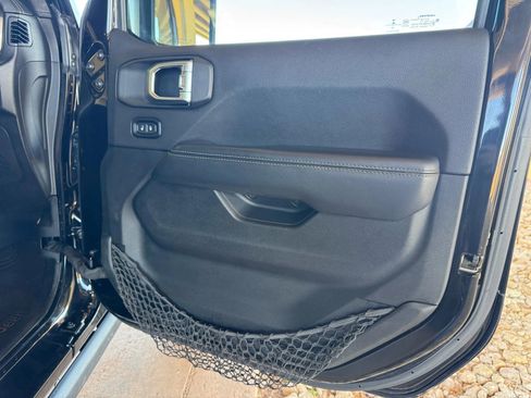 Used 2020 Jeep Wrangler Unlimited Sahara image 18